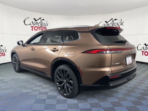 Used 2025 Toyota Crown Signia Limited image 5