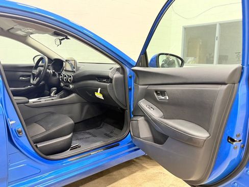 Used 2025 Nissan Sentra SV FWD image 36