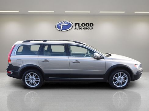 Used 2016 Volvo XC70 T5 Premier w/ Protection Package AWD/4WD image 3