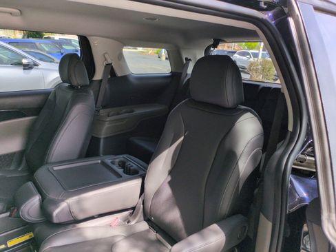 New 2026 Kia Carnival FWD image 33