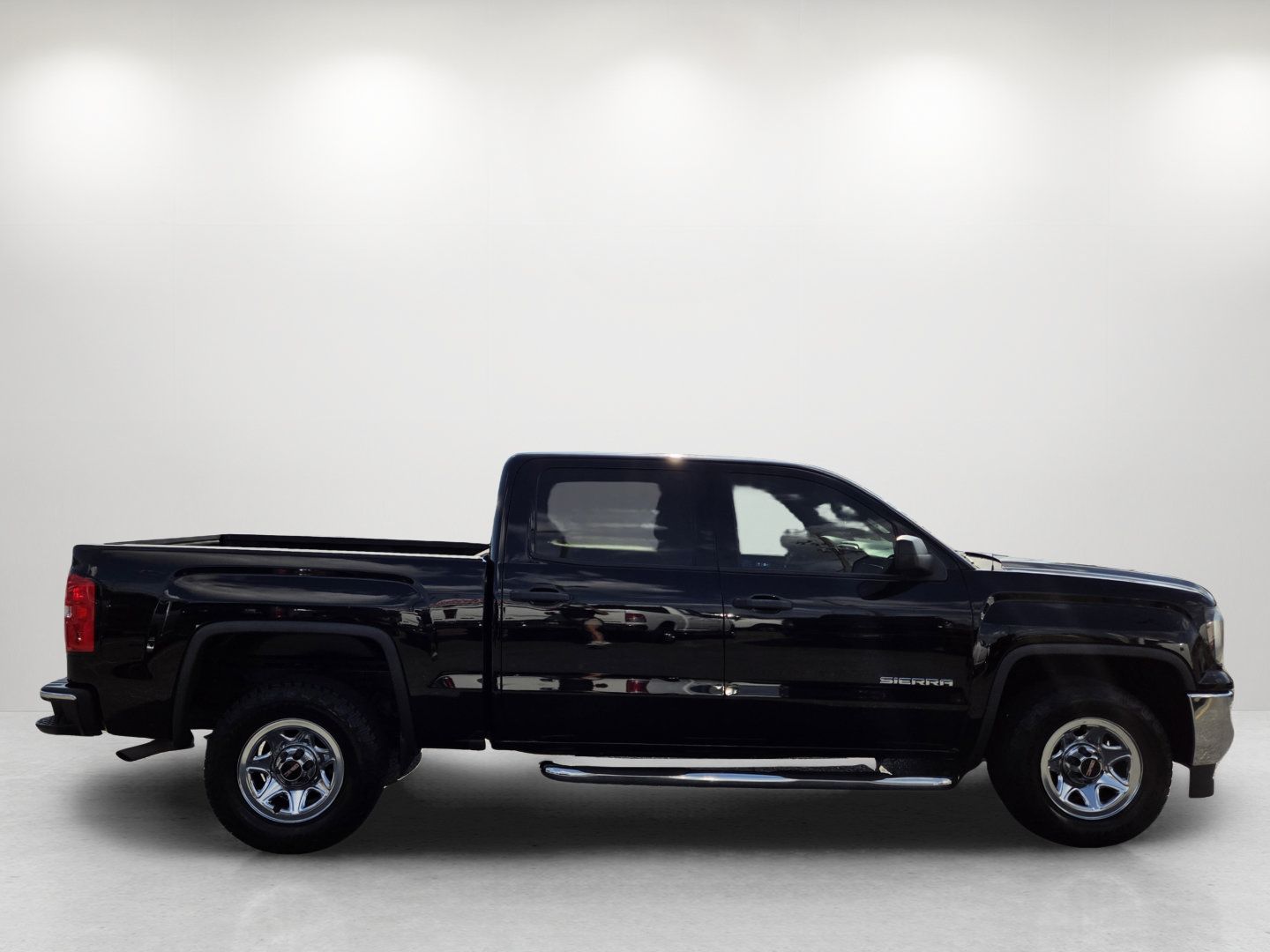 Used 2017 GMC Sierra 1500 2WD Crew Cab w/ Sierra Convenience Package image 4