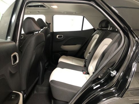 Used 2023 Hyundai Venue SEL image 16