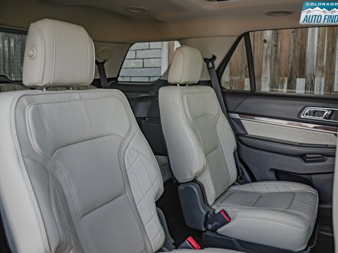Used 2019 Ford Explorer Platinum image 23