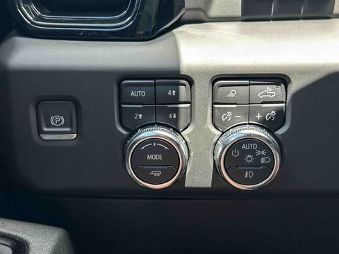 Used 2023 GMC Sierra 1500 AT4 w/ AT4 Premium Package AWD/4WD image 35