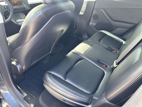 Used 2022 Tesla Model Y Long Range image 16