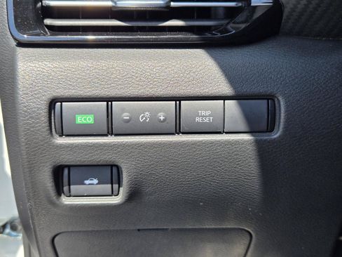 Used 2025 Nissan Sentra SR FWD image 21