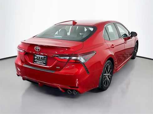 Used 2021 Toyota Camry SE image 7
