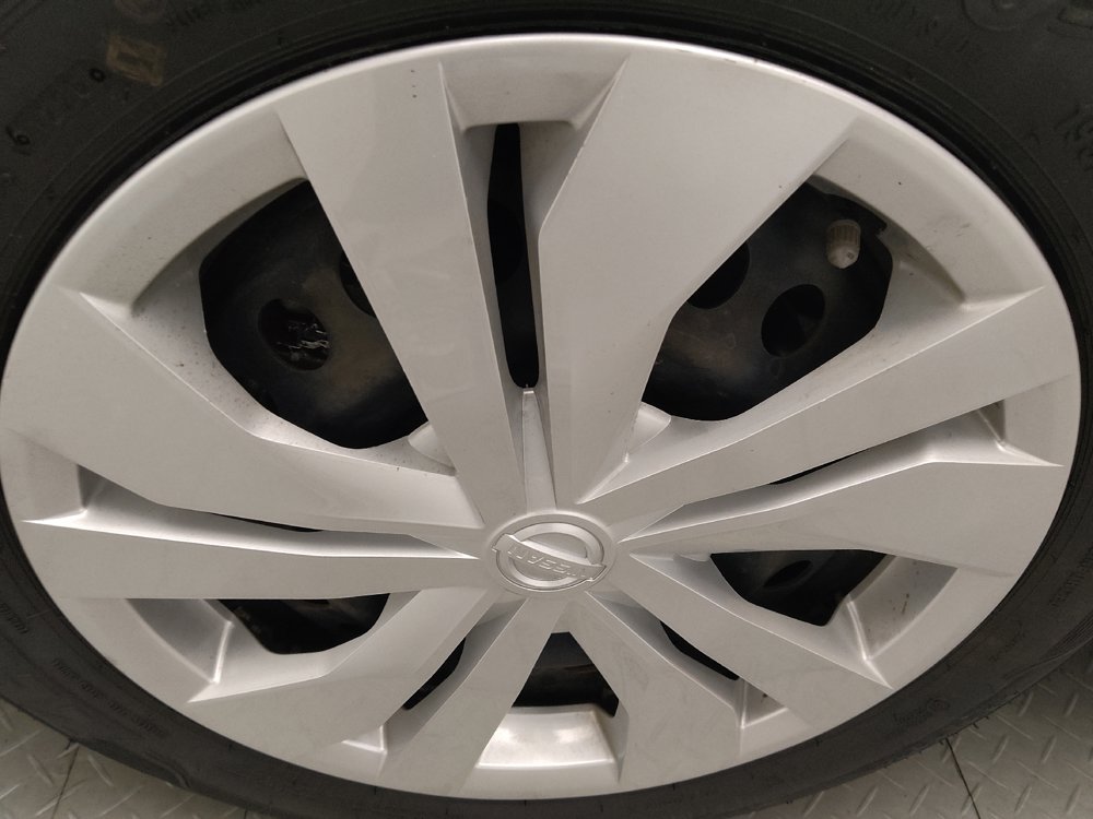 Used 2023 Nissan Versa S FWD image 31