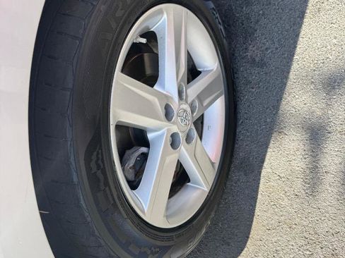 Used 2014 Toyota Camry SE w/ Moonroof Package image 8