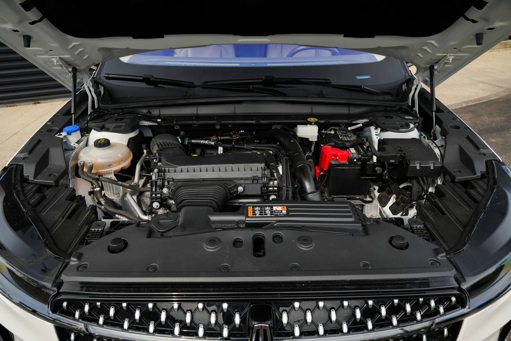 Used 2025 Lincoln Nautilus Premier AWD/4WD image 10
