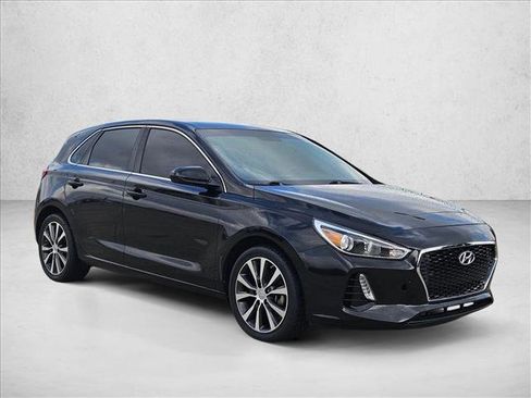 Used 2018 Hyundai Elantra GT image 3