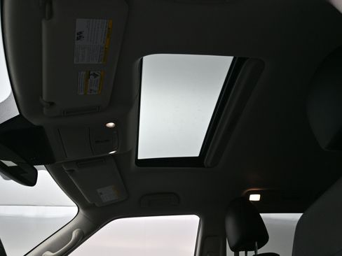 Used 2023 Nissan Armada SL image 72