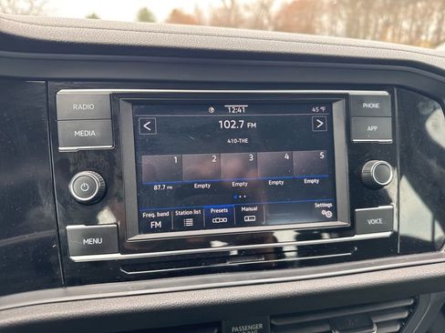 Used 2024 Volkswagen Jetta SE image 16