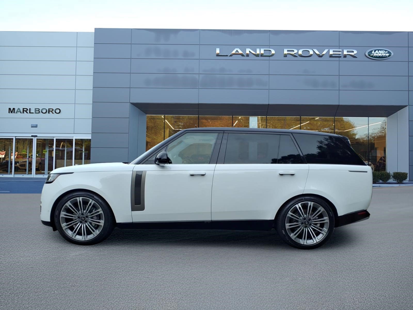 New 2027 Land Rover Range Rover Long Wheelbase SE AWD/4WD image 6
