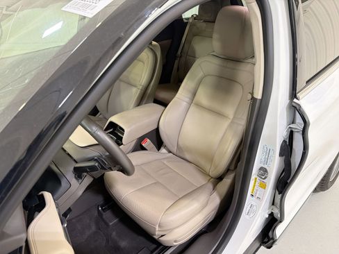 Used 2024 Lincoln Corsair Reserve image 10