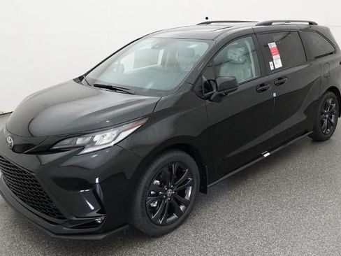 New 2026 Toyota Sienna XSE FWD image 1