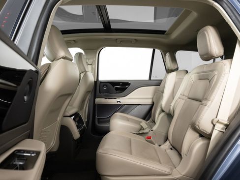 Used 2021 Lincoln Aviator Reserve w/ Class IV Trailer Tow Package image 18