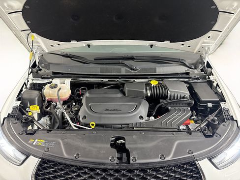 Used 2024 Chrysler Pacifica Touring-L image 37