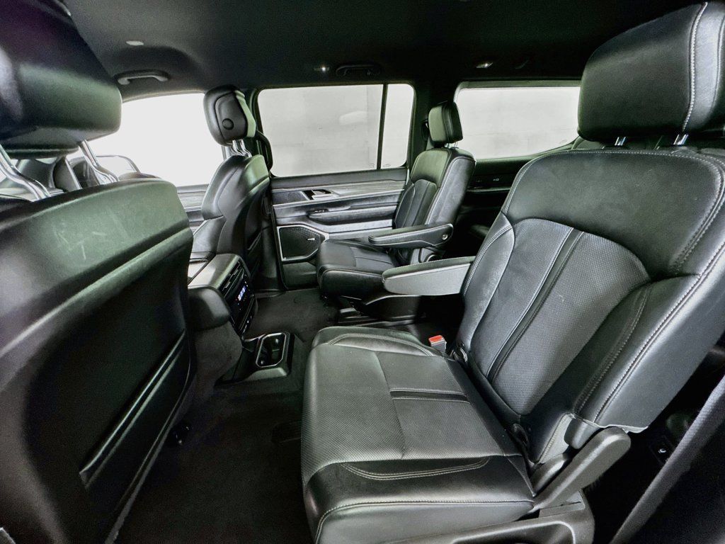 Used 2024 Jeep Wagoneer Series III AWD/4WD image 25