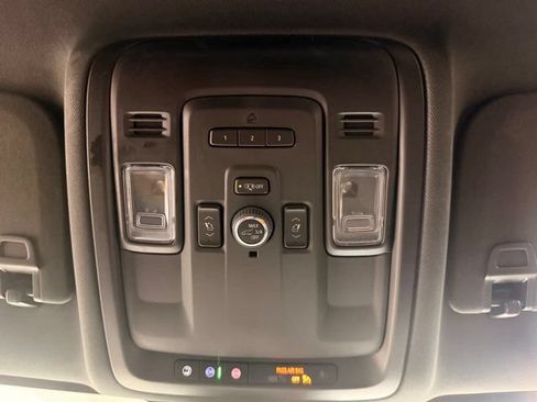 Used 2024 GMC Yukon SLT w/ SLT Luxury Package AWD/4WD image 48