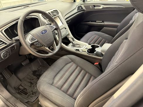 Used 2016 Ford Fusion SE FWD image 4