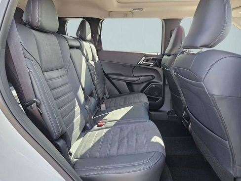 Used 2025 Mitsubishi Outlander Trail Edition image 31