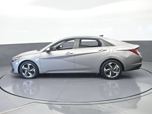 Used 2022 Hyundai Elantra Limited FWD image 3