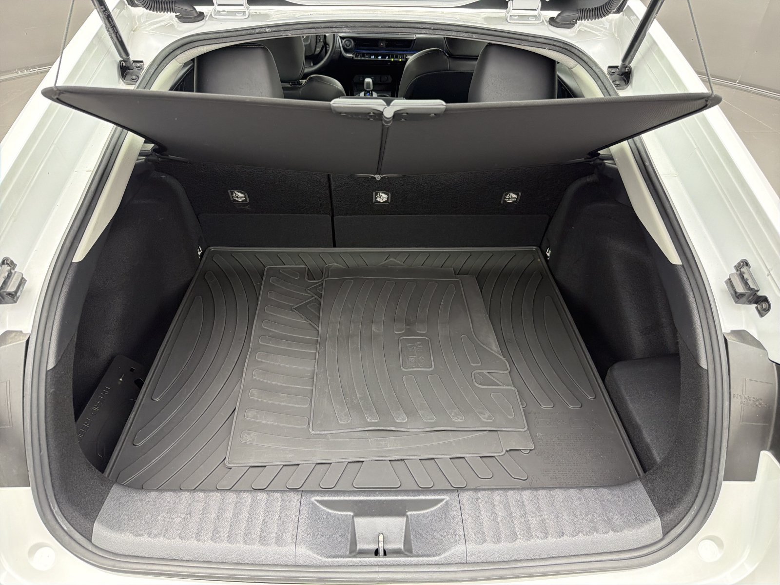 Certified 2025 Toyota Prius XLE FWD image 19