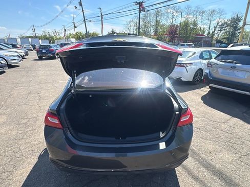 Used 2018 Chevrolet Malibu LT FWD image 16
