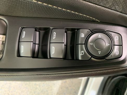 Used 2023 Chevrolet Traverse Premier FWD image 31