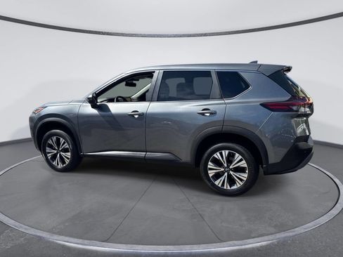 Used 2022 Nissan Rogue SV image 3