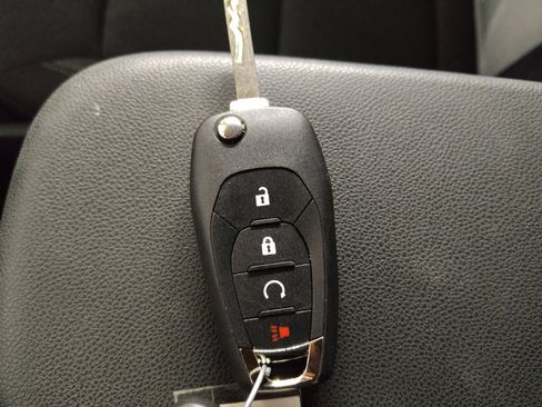 Used 2025 Chevrolet Trax LS FWD image 32