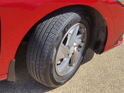 Certified 2025 Hyundai Elantra SE image 5