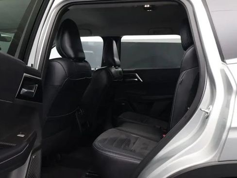 Used 2025 Mitsubishi Outlander SE AWD/4WD image 15