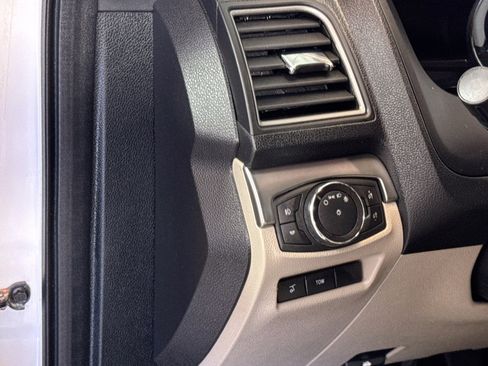 Used 2018 Ford Explorer XLT w/ Equipment Group 202A image 10