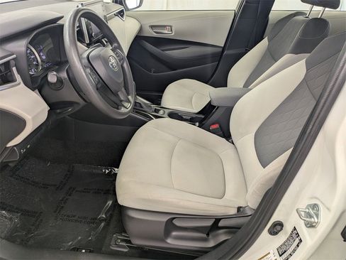 Used 2021 Toyota Corolla LE image 14
