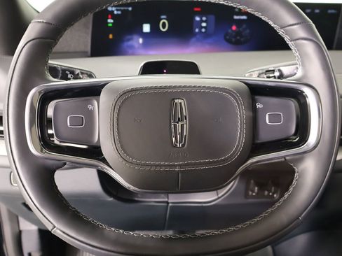 New 2026 Lincoln Navigator L Reserve AWD/4WD image 3
