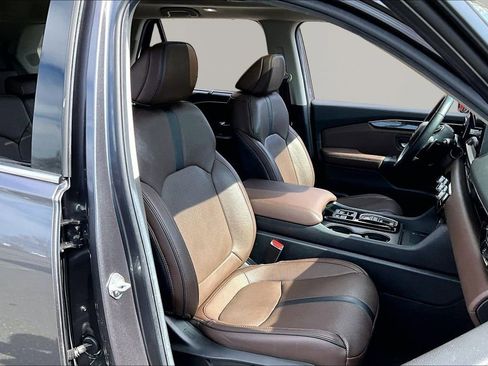 Used 2025 Honda Pilot Elite image 23