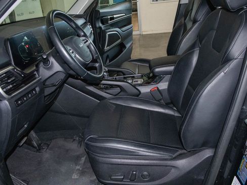 Used 2025 Kia Telluride S AWD/4WD image 8