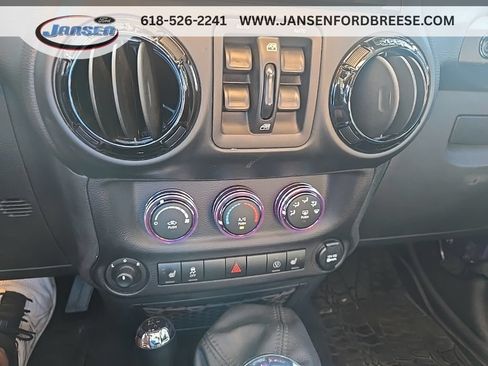 Used 2017 Jeep Wrangler Unlimited Sahara AWD/4WD image 19