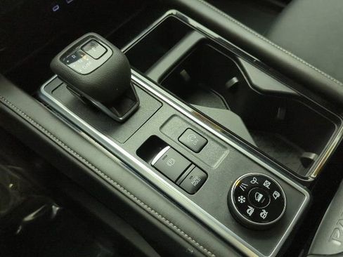 Used 2025 Nissan Pathfinder SV image 20