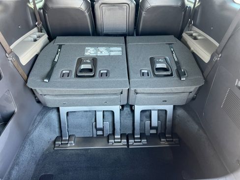 Used 2026 Kia Carnival FWD image 17