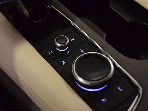 Used 2021 Cadillac XT5 Premium Luxury FWD image 30