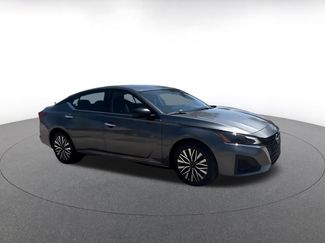 Used 2025 Nissan Altima 2.5 SV FWD video 2