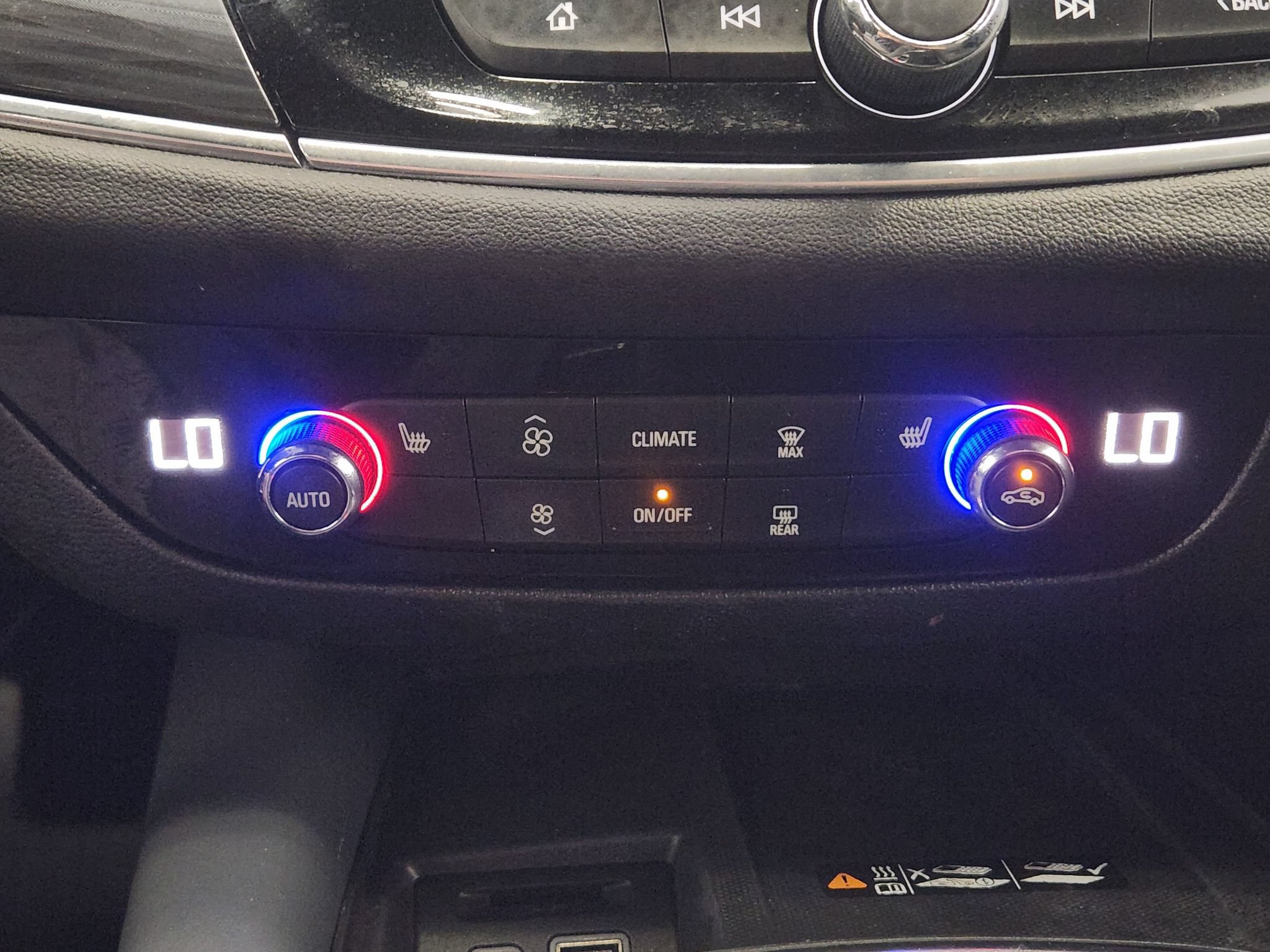 Used 2023 Buick Enclave Essence FWD image 17