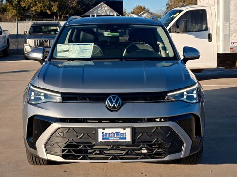 New 2026 Volkswagen Taos SE FWD image 7