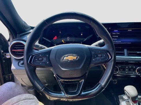 Used 2025 Chevrolet Trax RS w/ Driver Confidence Package FWD image 11