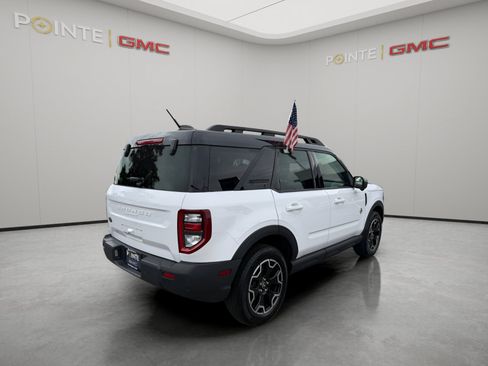 Used 2025 Ford Bronco Sport Outer Banks w/ Outer Banks Tech Package+ AWD/4WD image 3