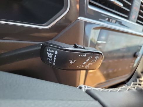 Used 2022 Volkswagen Tiguan SE AWD/4WD image 19