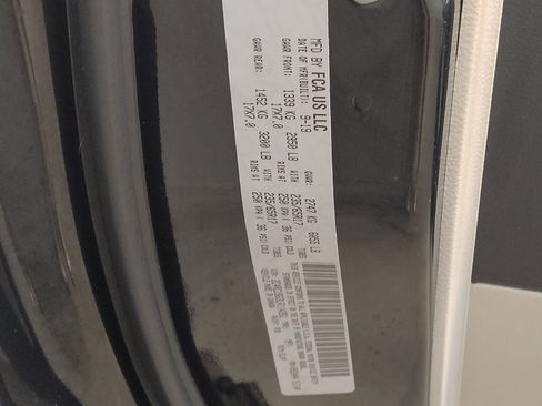 Used 2020 Chrysler Pacifica Touring-L FWD image 33